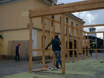 Lăsând epoca de ceea ce se întâmplă în Piața Haymarket