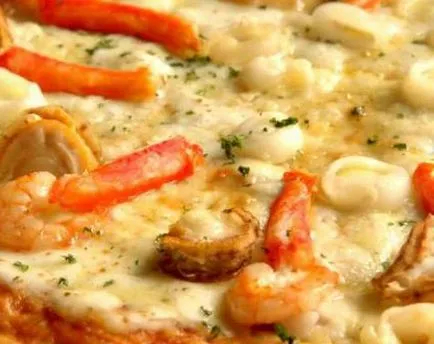 pizza delicioasă cu bastoane de crab