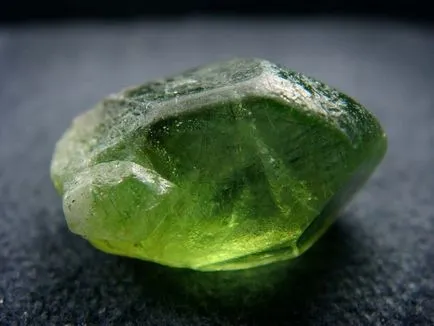 Peridot, известен също като оливин, известен също като оливин камък за късмет - Справедливи Masters - ръчна изработка, ръчно изработени