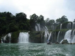 100 Cele mai uimitoare cascade, foc de tabără