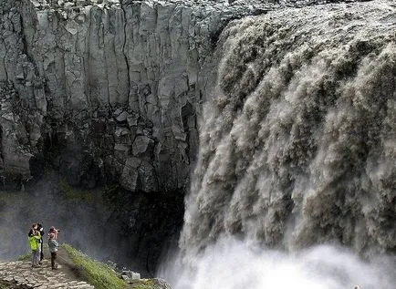 100 Cele mai uimitoare cascade, foc de tabără