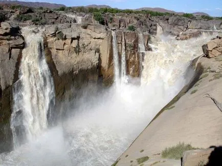 100 Cele mai uimitoare cascade, foc de tabără