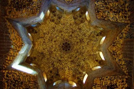 Алхамбра, един скъпоценен камък на мавританска архитектура