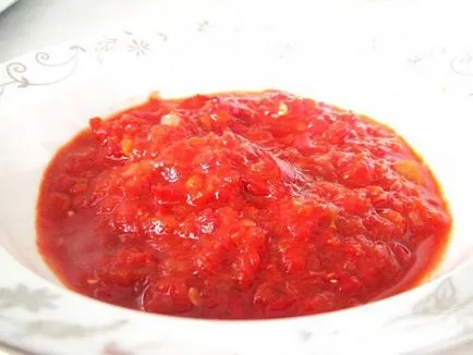 Adzhika ardei roșu pentru rețete de iarnă