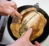 Пълнени пилешки с елда тестото се пече във фурната, с хрупкава коричка - рецептата със снимка