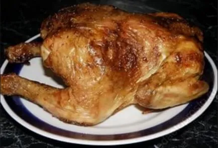 Töltött csirke „főtt a mikrohullámú sütőben