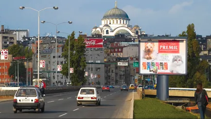 Ideea de afaceri de publicitate pe panouri ca câștigă pe panourile publicitare