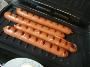 hotdog daneze cu ceapa crocante))) reteta cu fotografii