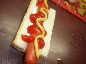 hotdog daneze cu ceapa crocante))) reteta cu fotografii