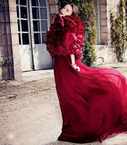 rochie de designer Giambattista Valli“ar trebui să plutească ca un vis“, moda, Tatler - revista despre viata de mare