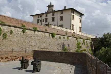 Fort Belvedere (forte di Belvedere) leírása és képek