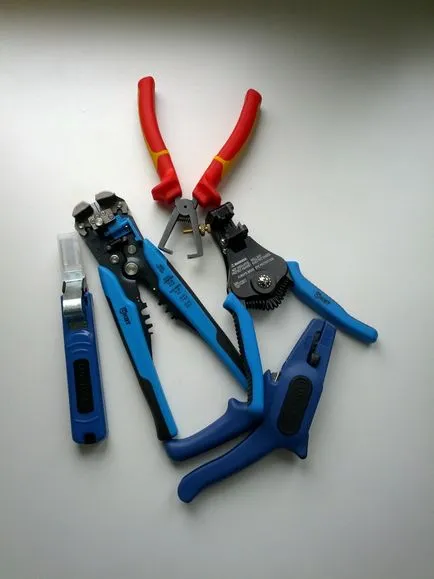 Инструмент за оголване на тел стриптизьорка и източване на нож за рязане на кабел, машината