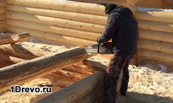 Как да проникна дървена къща от трупи особено строителството, декорация
