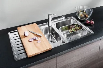 Mi lehet választani a konyhai mosogató mesterséges kőből vagy rozsdamentes acél