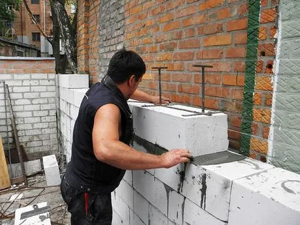 Masoneria blocuri de beton, folosind dispozitive self-made, gidproekt