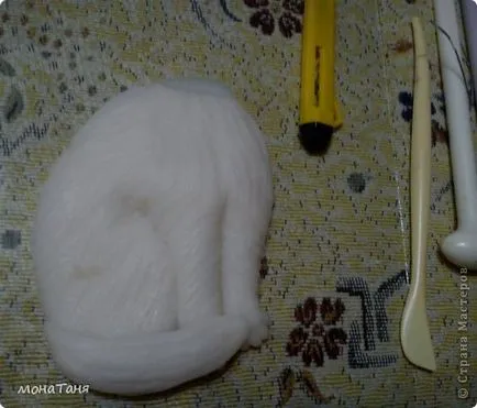 Котка на студен порцелан, котката и котката