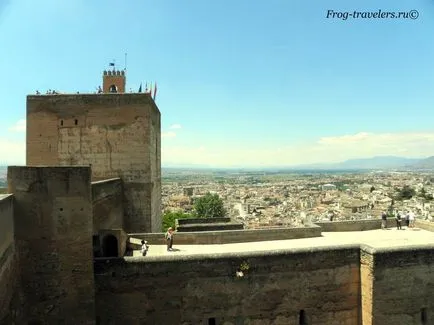 A várat az Alhambra Spanyolországban - egy új, nyolcadik csodája a világ