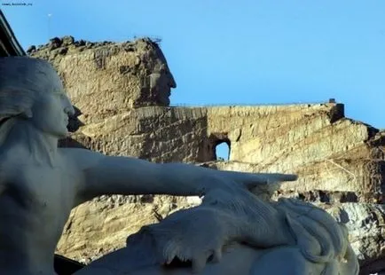 Crazy Horse Memorial - Memorie șef indian