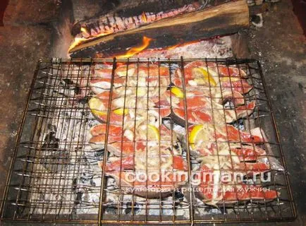 Червена сьомга печени на жар - готвене за мъже