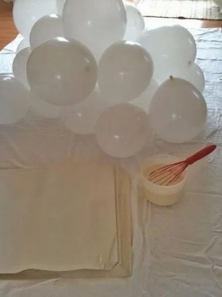 Облакът на балони, лепило хартия и вълна
