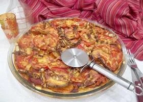 Pizza zöldségekkel és kolbásszal, hogyan kell főzni