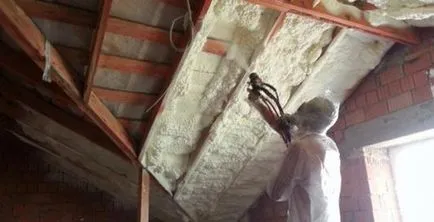 Spumă poliuretanică - izolarea termică a clădirilor, video