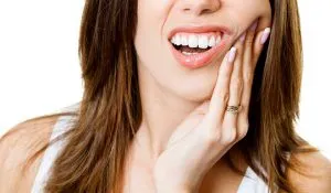 Pattanások az íny (a fogak) - és hogyan lehet megszabadulni gyorsan eltávolítani az okok és kezelés