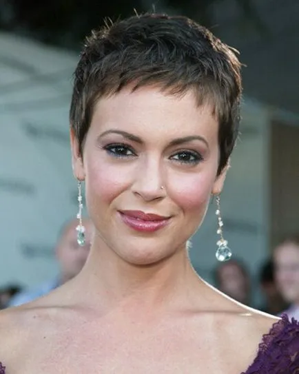 Frizurák Alyssa Milano