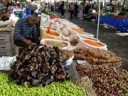 Piacok Kemer düftin, élelmiszerbolt, a helyiek és a turisták