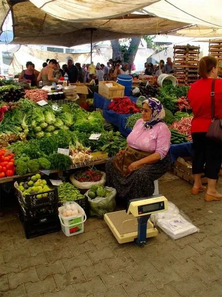 Piacok Kemer düftin, élelmiszerbolt, a helyiek és a turisták