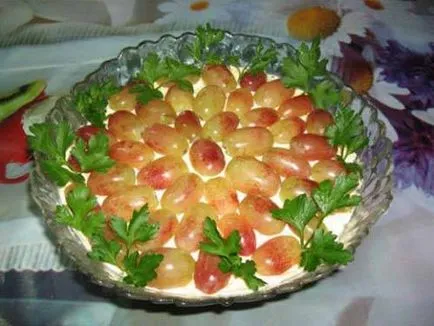 Salata cu fructe și rețete de pui afumat cu struguri și rodii