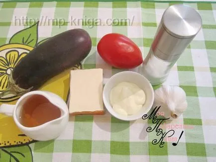 Rolls padlizsán sajttal, fokhagymával és paradicsommal - a recept egy fotó