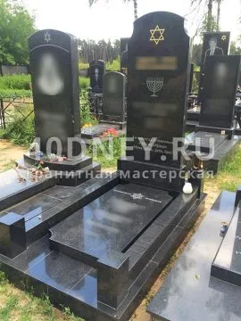 dale de granit de pe mormânt cu punerea oricărui cimitir