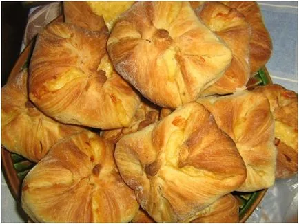 Se prepară acasă khachapuri delicios