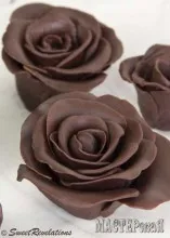 Шоколадови мъфини с шоколадови рози от мастика macterskaya