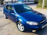 Compara Chevrolet Cruze și Chevrolet Lacetti