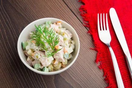 Top 5 Olivier saláta receptek csirkével, rákkal és gombával