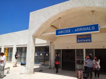 Santorini repülőtér, hogyan lehet, hogy hol van, a szolgáltatások, az utazók véleménye