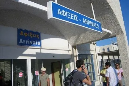 Aeroportul din Santorini și cum să ajungi la hotel