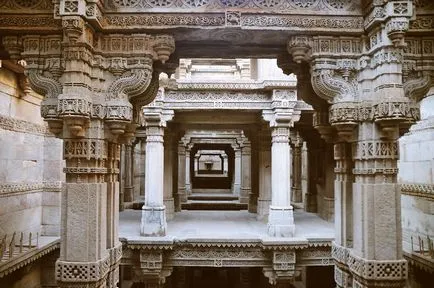 Baoli (Vav) - o capodopera arhitecturala a arhitecturii indiene si sculptura din India, India, în limba rusă ~ în viață