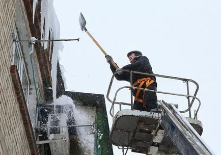 Пазете се - висулка! Какво да правите, ако са застрашени от леден блок