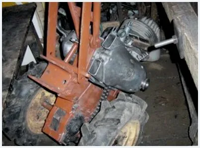 motoscuter în spatele tractorului - despre motocicleta - toate de scutere moderne, motorete, motociclete