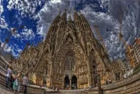 Испания е интересен мистерия на магия площад Фамилия Саграда катедралния
