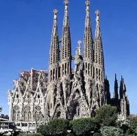 Испания е интересен мистерия на магия площад Фамилия Саграда катедралния