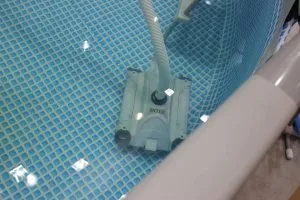 Instrucțiuni de utilizare aspirator manual pentru piscine