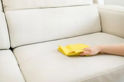 Hogyan tisztítható kárpit kanapén otthon 3 lépésben