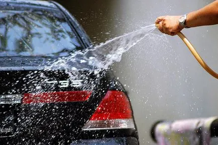 Hogyan kell helyesen és hogyan kell mosni az autót, a nehéz tehergépjárművek és hasznos tippeket autósok