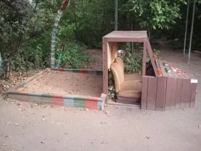 Как да си направим детска площадка със собствените си ръце в страната - къщичка на Баба