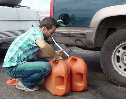 Как да се отцеди бензин от резервоара