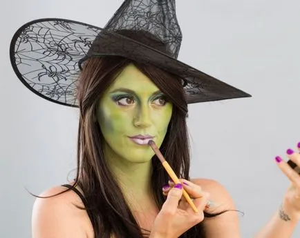 Hogyan készítsünk egy tematikus smink Halloween smink vámpír, szellem és boszorkány